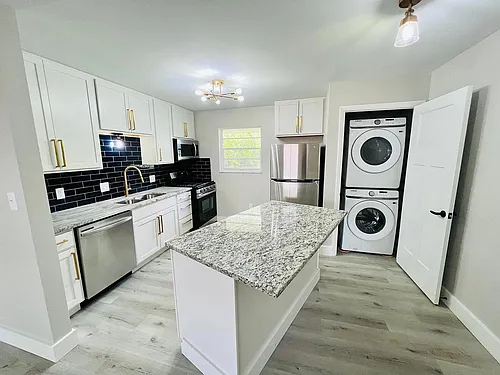 1548 Glenn Ave Photo 1