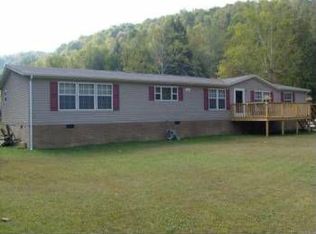 401 Rambling Hills Rd, Elkview, WV 25071
