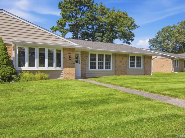 299 Cardiff Court #B, Ridge, NY 11961