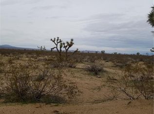 11897 S Carrow Rd, Yucca, AZ 86438