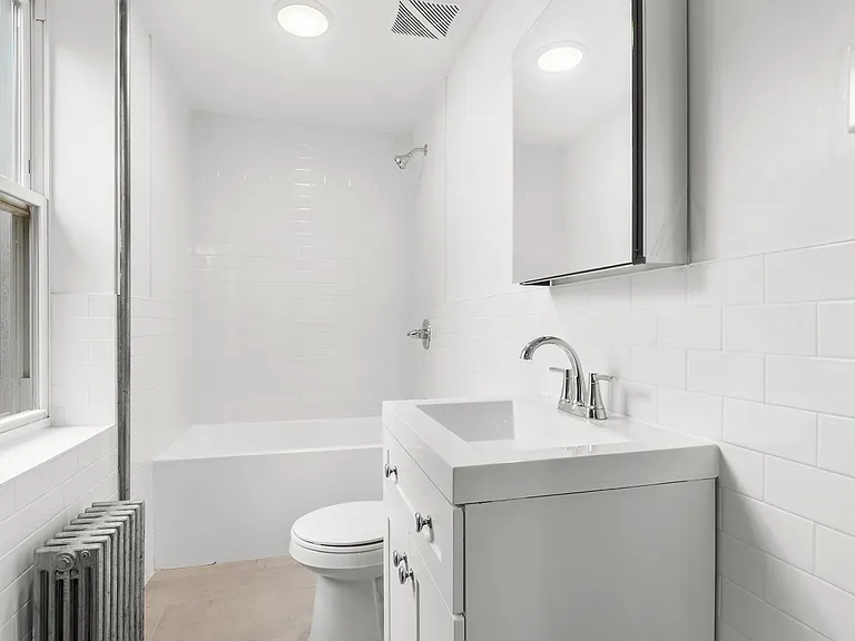 10-13 47th Ave #Townhouse 2 — Photo 6
