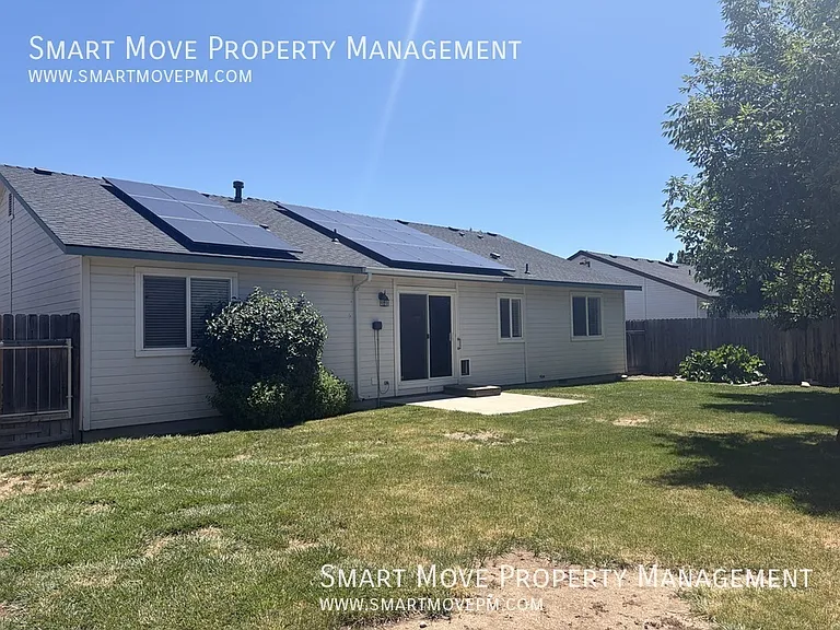 1067 N Crestley Ave — Photo 24