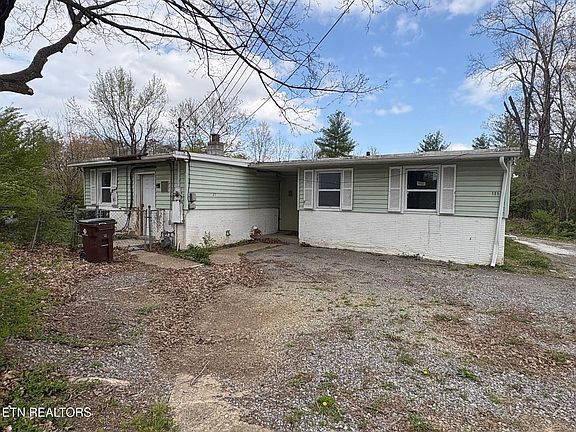 2nd image of 121 Marietta Cir