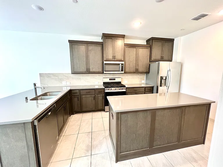 1755 Montgomery Dr — Photo 8
