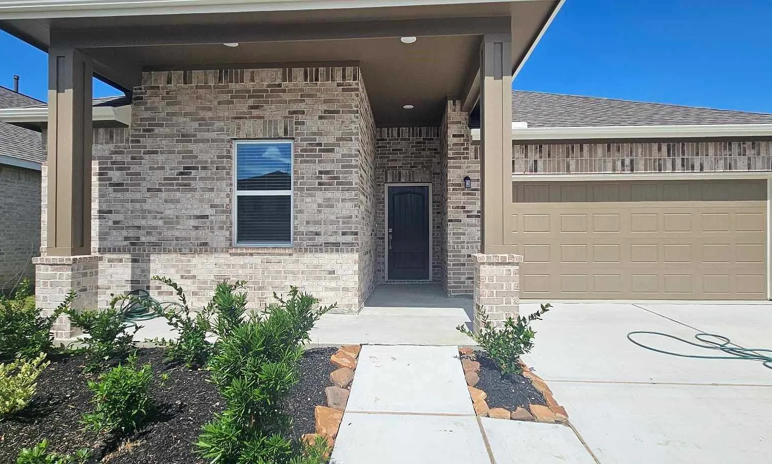 4 bed, 2.0 bath, 1827 sqft, $2,499 — Photo 3