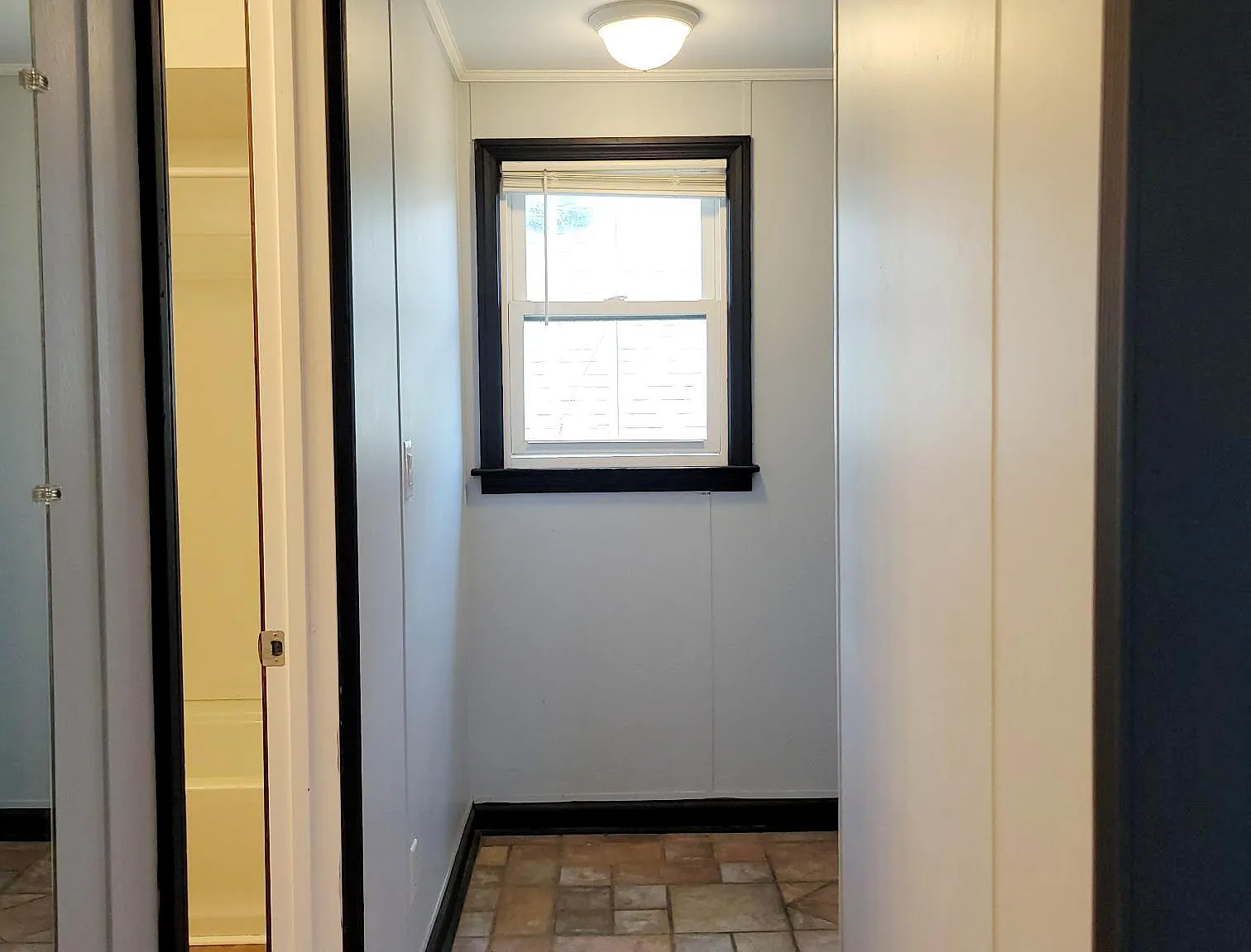 2 bed, 750 sqft, $950 — Photo 3