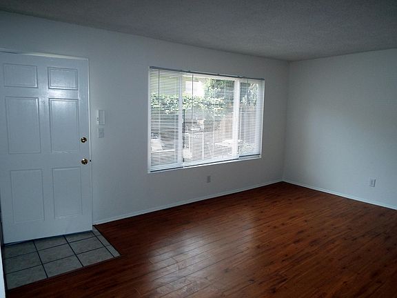 2nd image of 219 Newport Ave APT 3