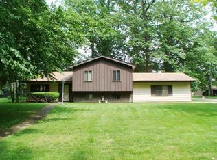 9499 Driftwood Dr, Olmsted Falls, OH 44138