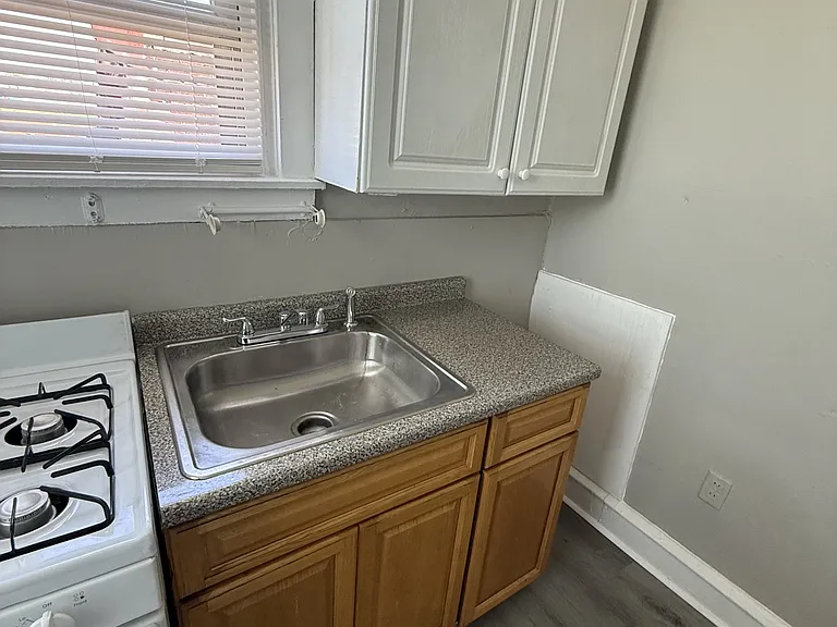 1945 W Hunting Park Ave — Photo 13