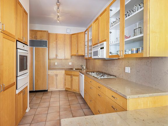 3rd image of 456 W 49th St APT 2