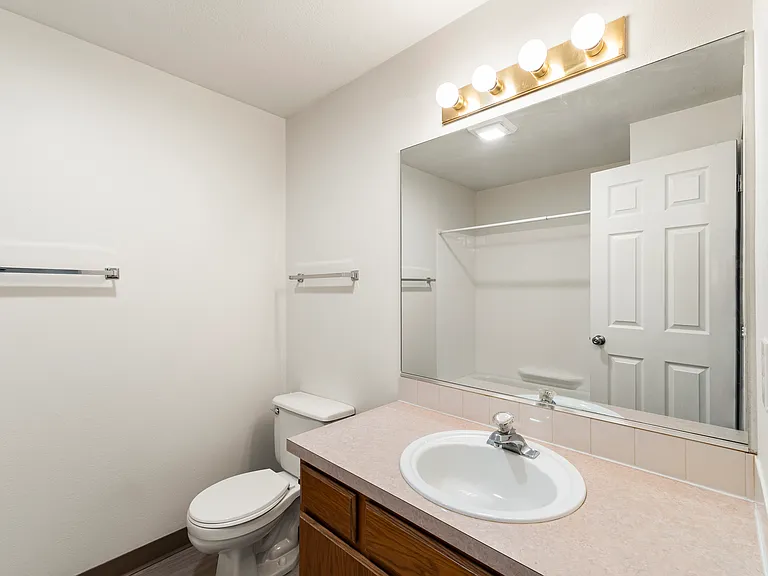 Apartment - Main Bathroom