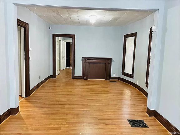 4th image of 243-1 Laurel St