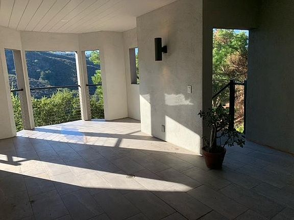 5th image of 3010 Melendy Dr