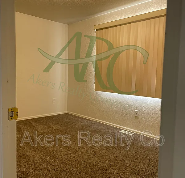 2726 Poplar St #B — Photo 10