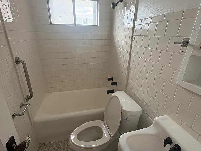 508 1/2 SW 10th Ave #104 — Photo 6