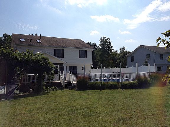 3rd image of 321 Hillyer Dr