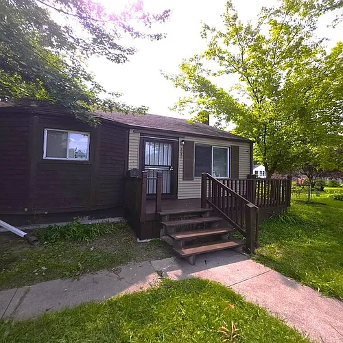 4845 University Pl Photo 1