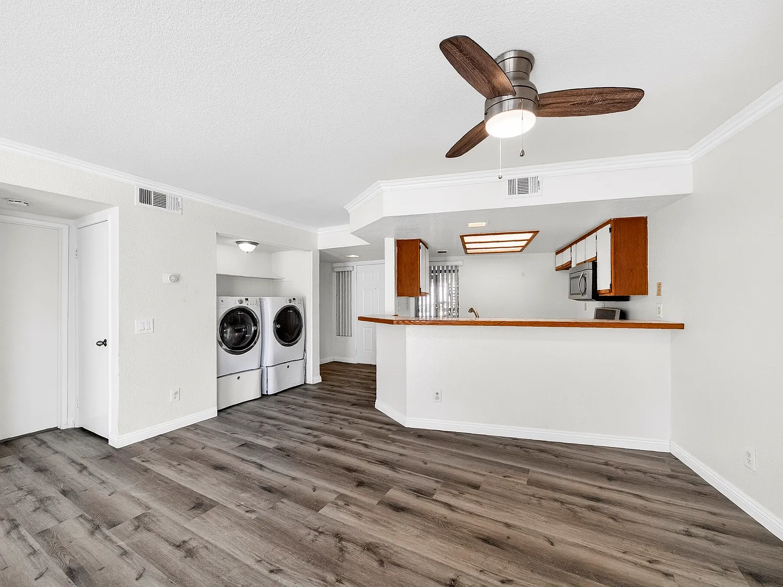 2 bed, 930 sqft, $2,600 — Photo 4