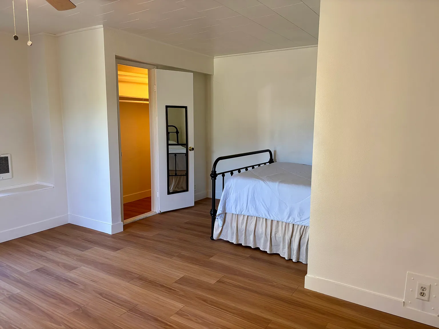 Studio, 500 sqft, $2,050 — Photo 3