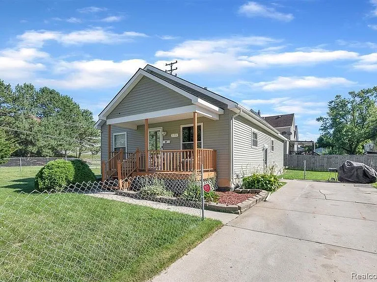 175 Rockwell Ave — Photo 1