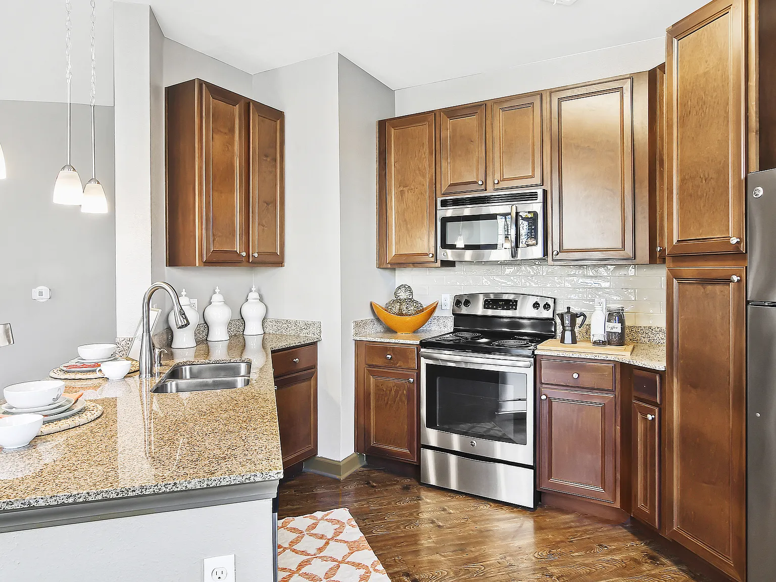Wellington Grande Apartment Homes — Photo 4