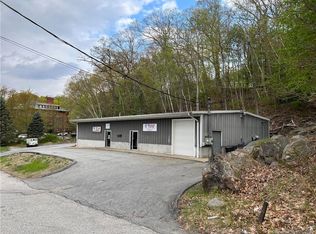 63 School St, Putnam, CT 06260