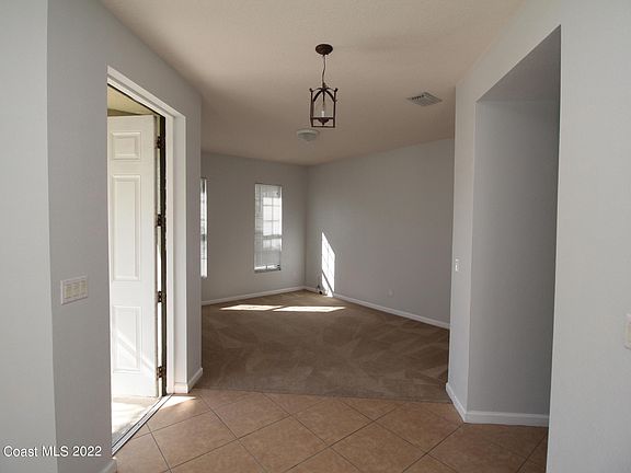 5th image of 425 Breckenridge Cir SE