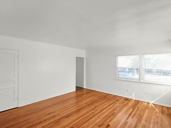 5th image of 2420 20th St APT A