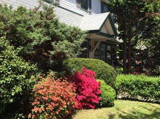 676 6th Ave, New Hyde Park, NY 11040