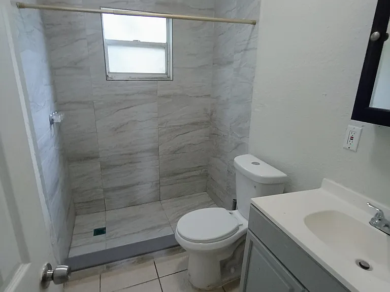 Bathroom/bano.