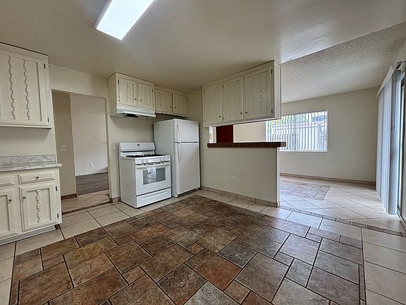 2nd image of 1714 Chalcedony St