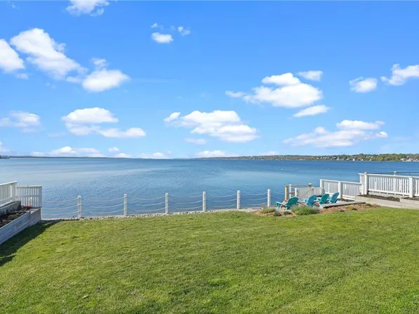 75 Fountain Ave, Portsmouth, RI 02871
