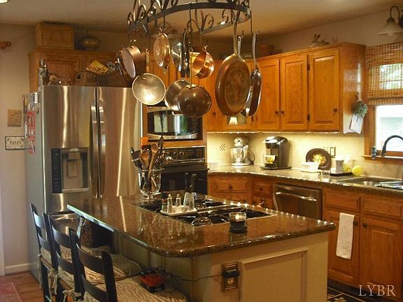 3rd image of 242 Robinson Dr