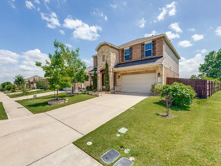 6909 Longford Trl — Photo 2