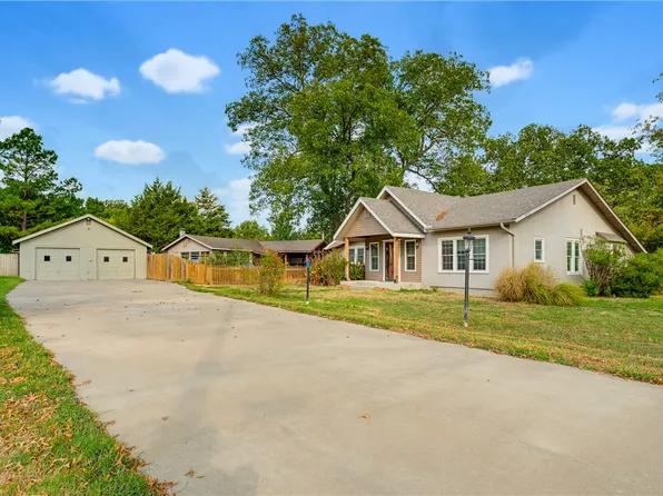 302 S Dogwood St, Siloam Springs, AR 72761