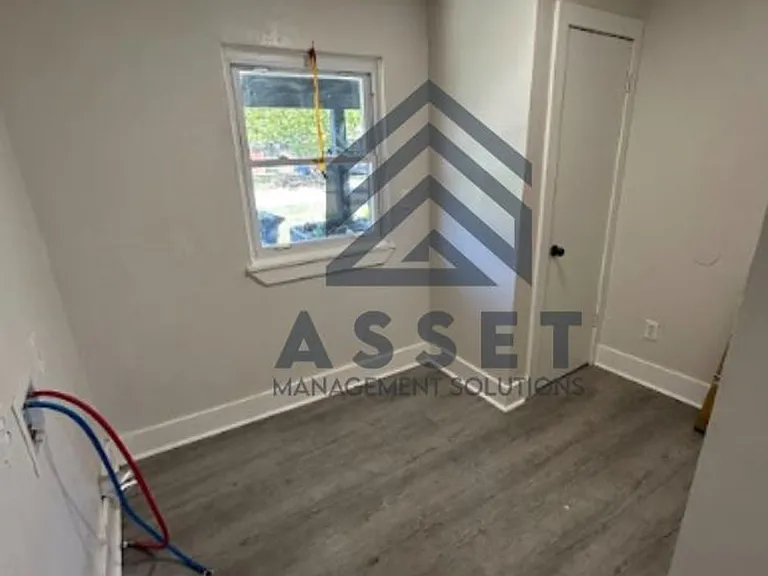 2116 Westchester Dr — Photo 6