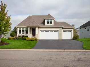 1075 Mehegan Ln, Saint Paul, MN 55127