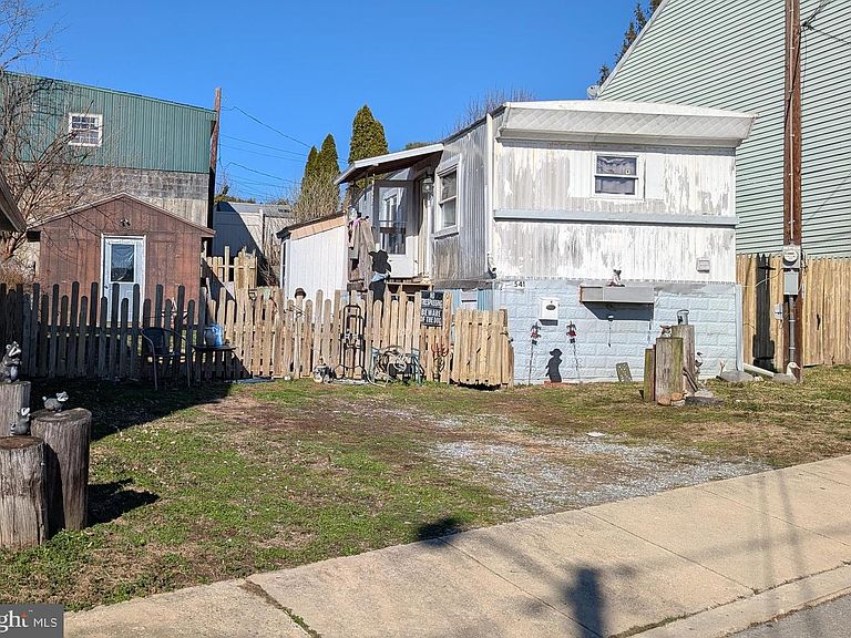 Listing photo 2