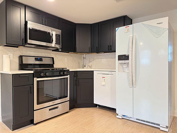 4th image of 3043 Miller St