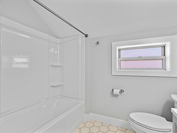 4th image of 111 E Rhine St #1