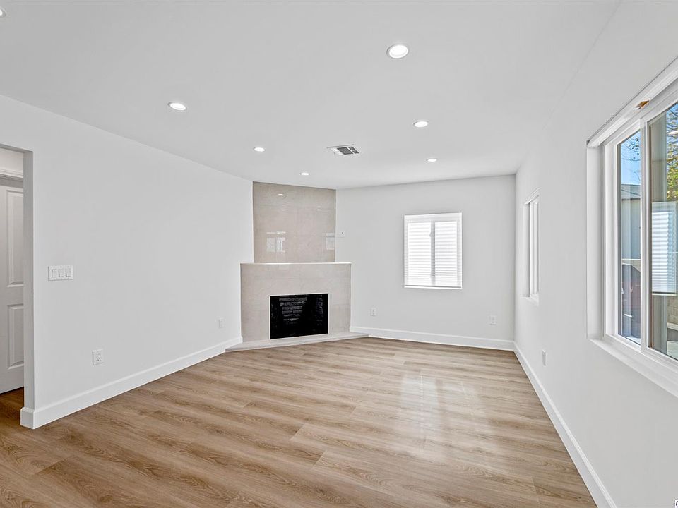 1st image of 900 E Garfield Ave #D