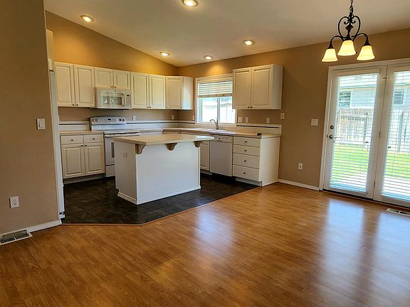 3rd image of 524 Pennsylvania Ct