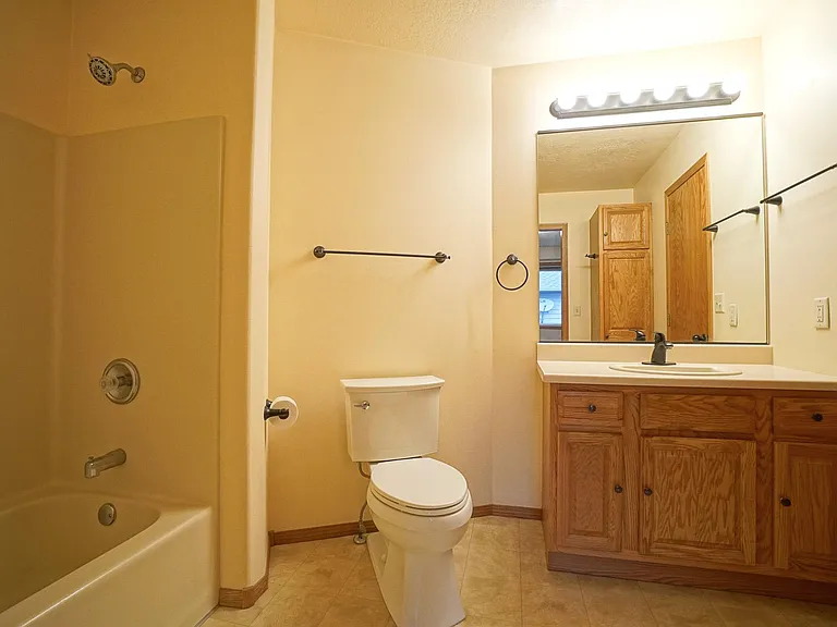 5201 S Baneberry Ave — Photo 12