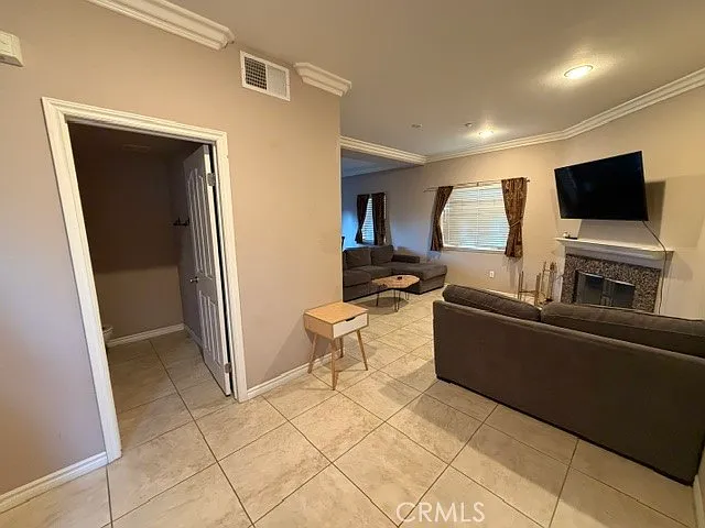 2 bed, 2.5 bath, 1394 sqft, $2,600 — Photo 2