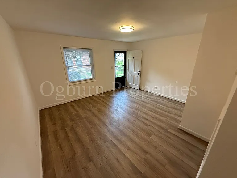 513-525 S Green St — Photo 3