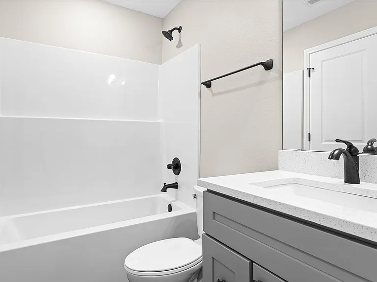 708 Harbor Woods Dr #C — Photo 16