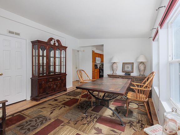 4th image of 280 NE 69th Pl