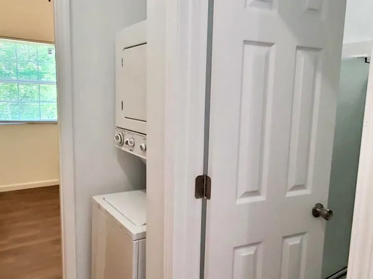 30 Charles Lee Cir #10 — Photo 6
