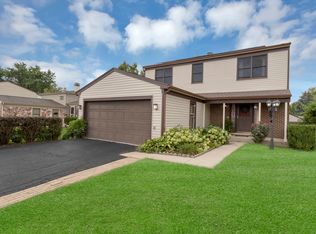 932 Saginaw Ct, Carol Stream, IL 60188