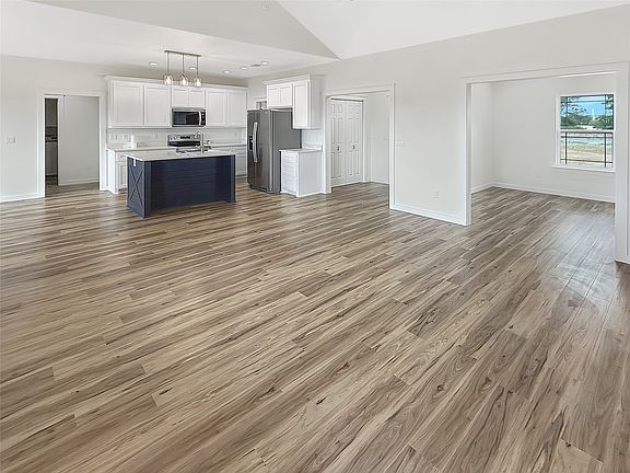 2nd image of 6472 Old Clarksville Rd